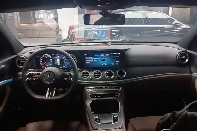 Used Mercedes-Benz E-Class New Energy 2022 Second Facelift E 350 e L Plug-in Hybrid Sports Sedan Center Console