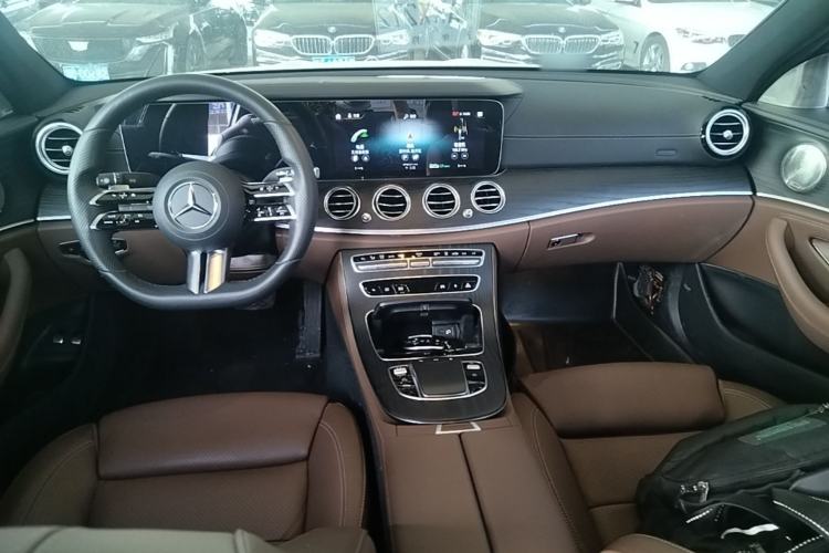 Used Mercedes-Benz E-Class New Energy 2022 E 350 e L Plug-in Hybrid Sports Sedan Center Console