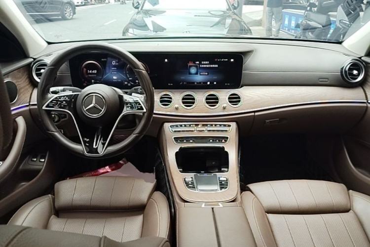 Used Mercedes-Benz E-Class New Energy 2022 Facelift E 350 e L Plug-in Hybrid Sedan Center Console