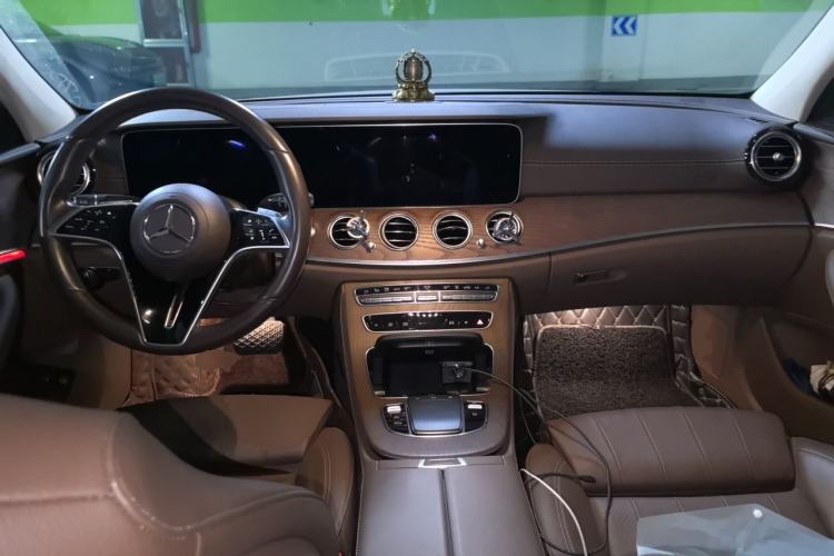 Used Mercedes-Benz E-Class New Energy 2022 Second Facelift E 350 e L Plug-in Hybrid Sedan Center Console