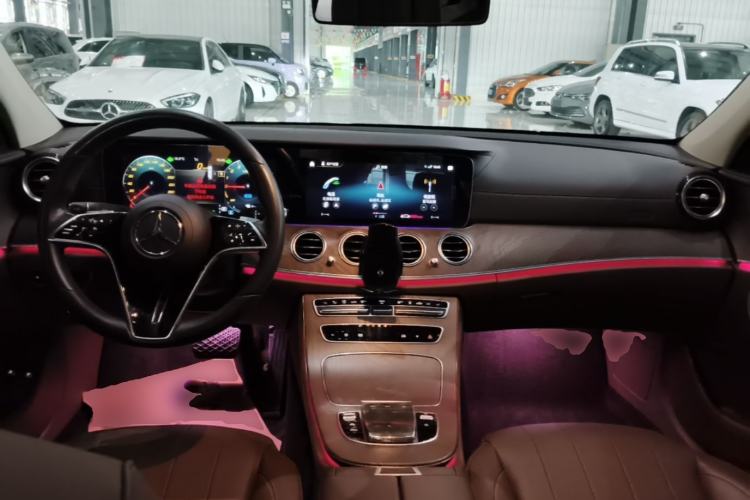 Used Mercedes-Benz E-Class New Energy 2022 Facelift E 350 e L Plug-in Hybrid Sedan Center Console