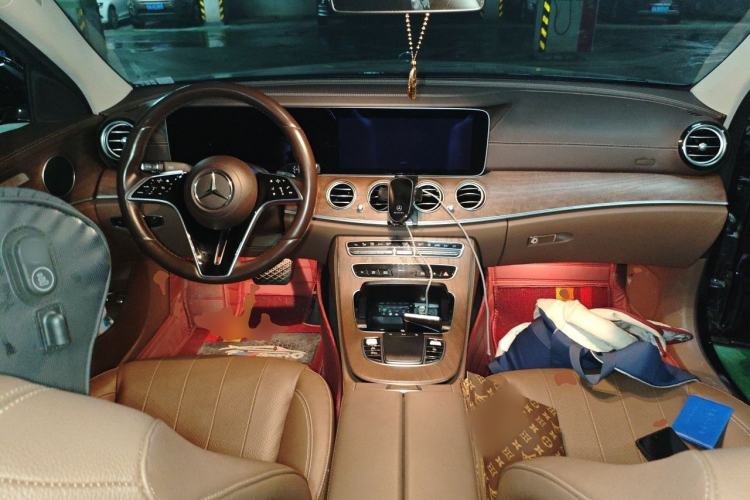 Used Mercedes-Benz E-Class New Energy 2022 Restyled E 350 e L Plug-in Hybrid Sedan Center Console