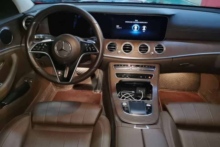 Used Mercedes-Benz E-Class New Energy 2022 Second Facelift E 350 e L Plug-in Hybrid Sedan Center Console