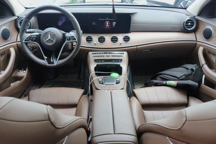Used Mercedes-Benz E-Class New Energy 2022 Facelift E 350 e L Plug-in Hybrid Sedan Center Console