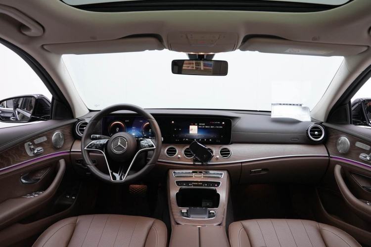 Used Mercedes-Benz E-Class New Energy 2022 Restyled E 350 e L Plug-in Hybrid Sedan Center Console