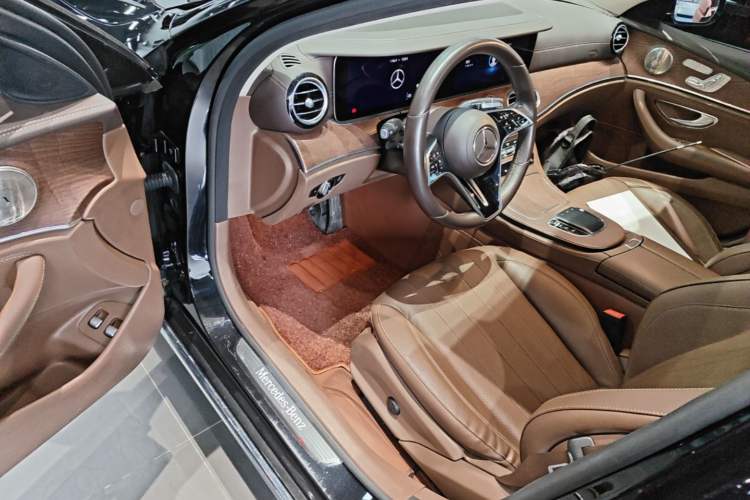 Used Mercedes-Benz E-Class New Energy 2022 E 350 e L Plug-in Hybrid Sedan Driver Seat