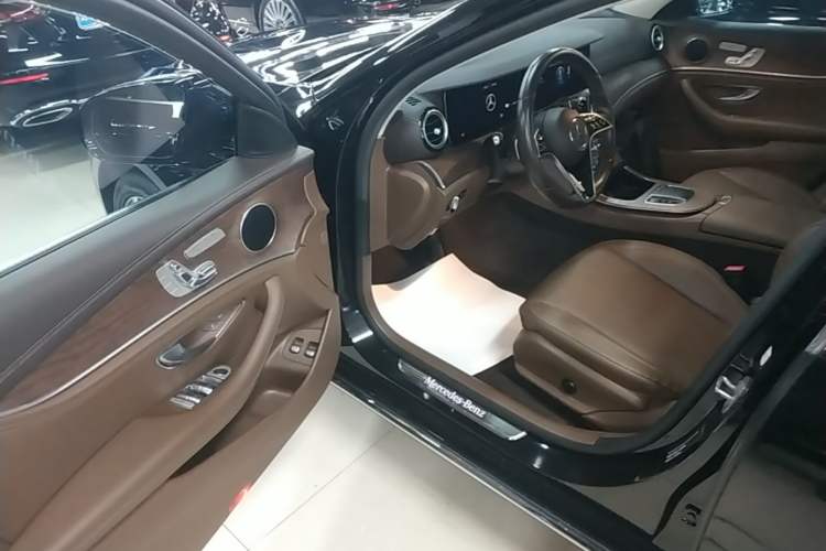 Used Mercedes-Benz E-Class New Energy 2022 E 350 e L Plug-in Hybrid Sedan Driver Seat