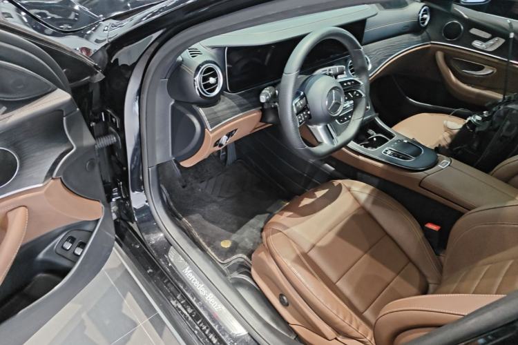 Used Mercedes-Benz E-Class New Energy 2022 E 350 e L Plug-in Hybrid Sports Sedan Driver Seat