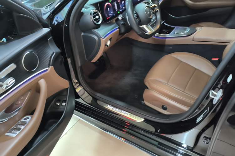Used Mercedes-Benz E-Class New Energy 2022 E 350 e L Plug-in Hybrid Sports Sedan Driver Seat
