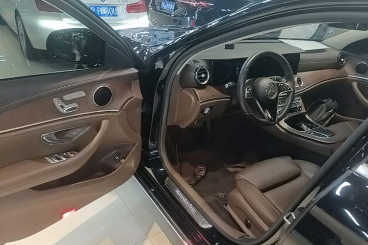 Used Mercedes-Benz E-Class New Energy 2022 Second Facelift E 350 e L Plug-in Hybrid Sedan Driver Seat