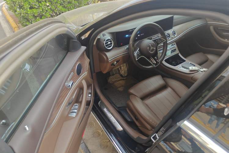 Used Mercedes-Benz E-Class New Energy 2022 Facelift E 350 e L Plug-in Hybrid Sedan Driver Seat