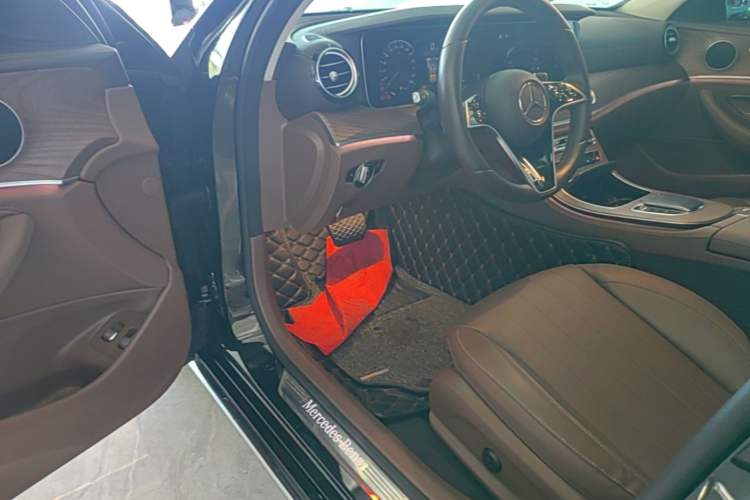 Used Mercedes-Benz E-Class New Energy 2022 E 350 e L Plug-in Hybrid Sports Sedan Driver Seat