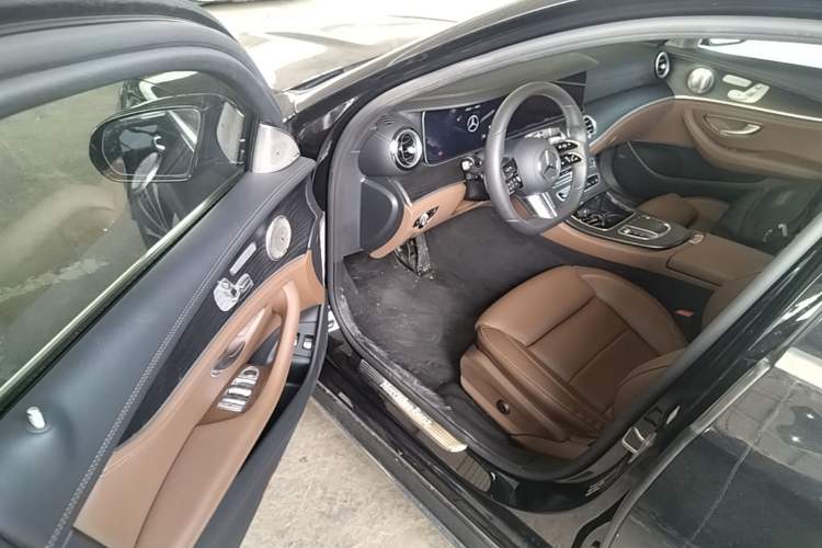 Used Mercedes-Benz E-Class New Energy 2022 E 350 e L Plug-in Hybrid Sports Sedan Driver Seat