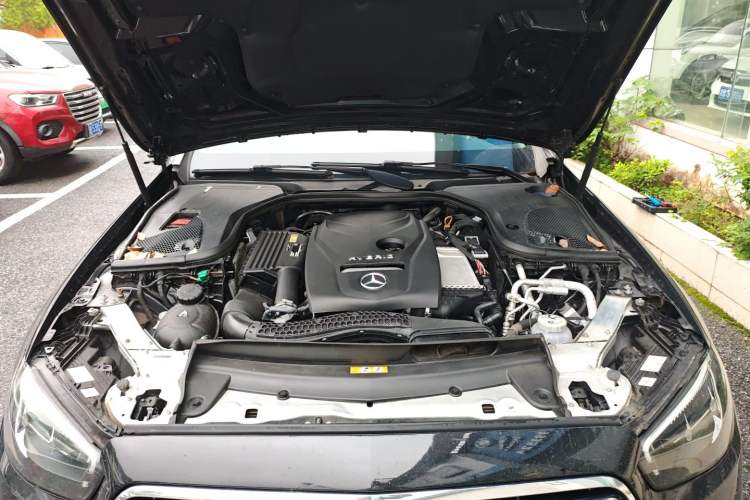 Used Mercedes-Benz E-Class New Energy 2022 Second Facelift E 350 e L Plug-in Hybrid Sedan Engine Bay