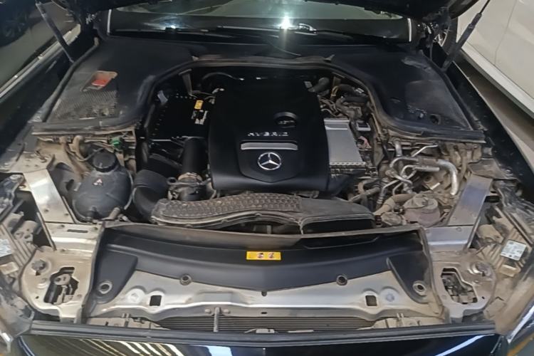 Used Mercedes-Benz E-Class New Energy 2022 Restyled E 350 e L Plug-in Hybrid Sports Sedan Engine Bay
