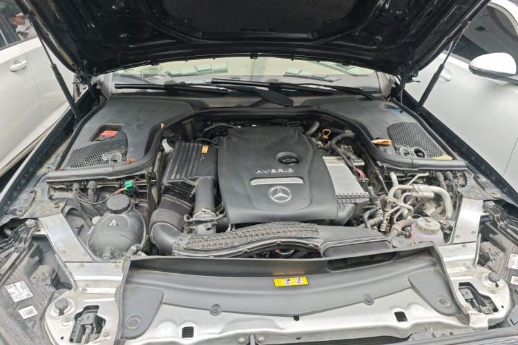 Used Mercedes-Benz E-Class New Energy 2022 Restyled E 350 e L Plug-in Hybrid Sports Sedan Engine Bay