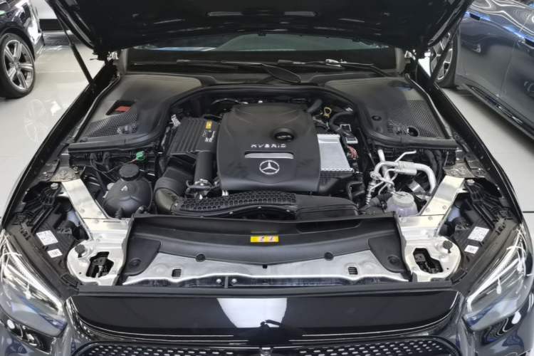 Used Mercedes-Benz E-Class New Energy 2022 Restyled E 350 e L Plug-in Hybrid Sports Sedan Engine Bay