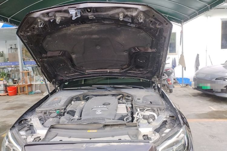 Used Mercedes-Benz E-Class New Energy 2022 Restyled E 350 e L Plug-in Hybrid Sedan Engine Bay