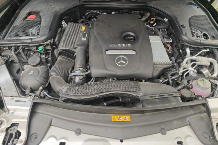 Used Mercedes-Benz E-Class New Energy 2022 Second Facelift E 350 e L Plug-in Hybrid Sports Sedan Engine Bay