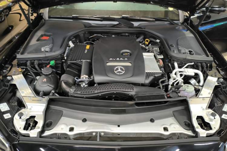 Used Mercedes-Benz E-Class New Energy 2022 E 350 e L Plug-in Hybrid Sports Sedan Engine Bay