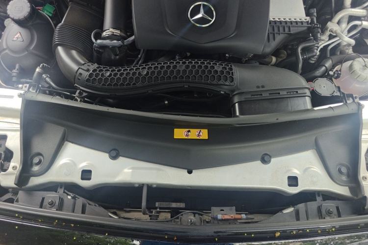 Used Mercedes-Benz E-Class New Energy 2022 Second Facelift E 350 e L Plug-in Hybrid Sedan Engine Bay