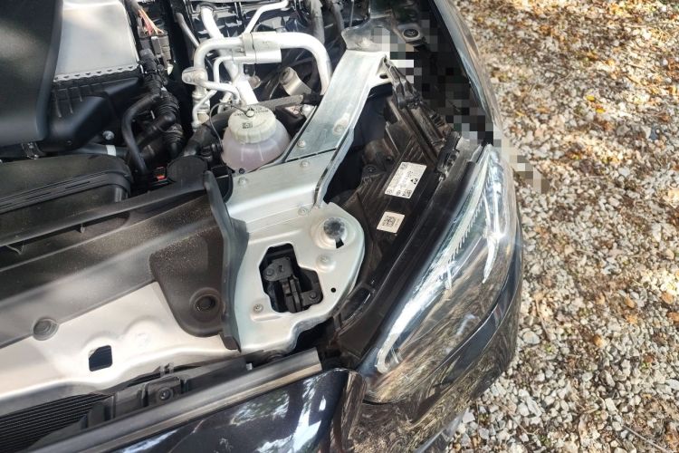 Used Mercedes-Benz E-Class New Energy 2022 Second Facelift E 350 e L Plug-in Hybrid Sports Sedan Engine Bay Left