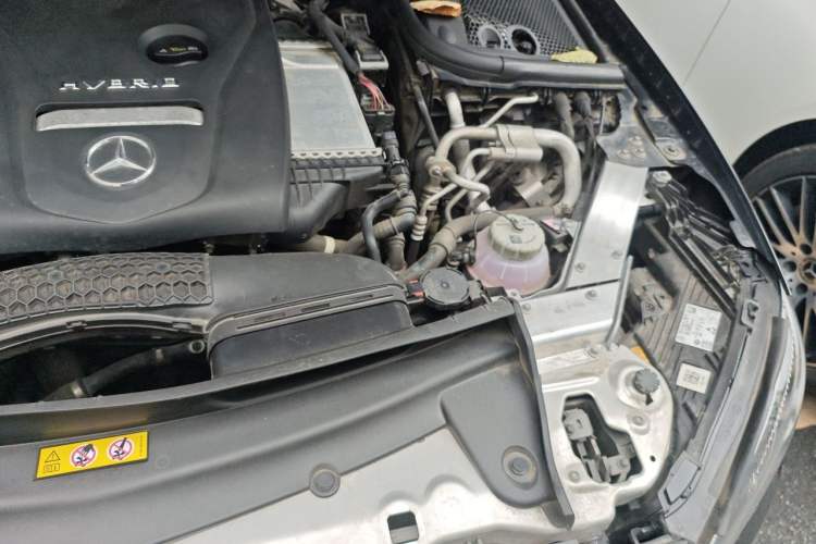 Used Mercedes-Benz E-Class New Energy 2022 Restyled E 350 e L Plug-in Hybrid Sports Sedan Engine Bay Left
