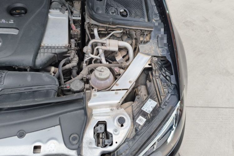 Used Mercedes-Benz E-Class New Energy 2022 E 350 e L Plug-in Hybrid Sedan Engine Bay Left