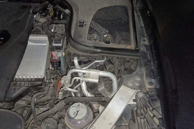 Used Mercedes-Benz E-Class New Energy 2022 E 350 e L Plug-in Hybrid Sports Sedan Engine Bay Left