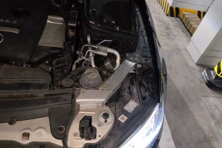 Used Mercedes-Benz E-Class New Energy 2022 Second Facelift E 350 e L Plug-in Hybrid Sports Sedan Engine Bay Left