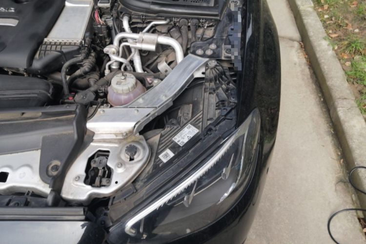 Used Mercedes-Benz E-Class New Energy 2022 Second Facelift E 350 e L Plug-in Hybrid Sedan Engine Bay Left