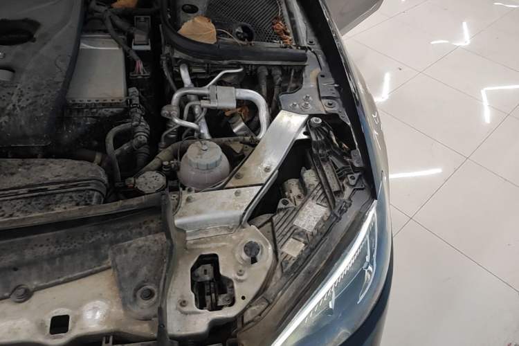 Used Mercedes-Benz E-Class New Energy 2022 Second Facelift E 350 e L Plug-in Hybrid Sports Sedan Engine Bay Left