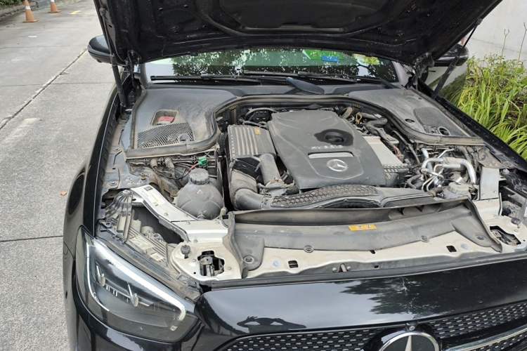 Used Mercedes-Benz E-Class New Energy 2022 E 350 e L Plug-in Hybrid Sports Sedan Engine Bay Right
