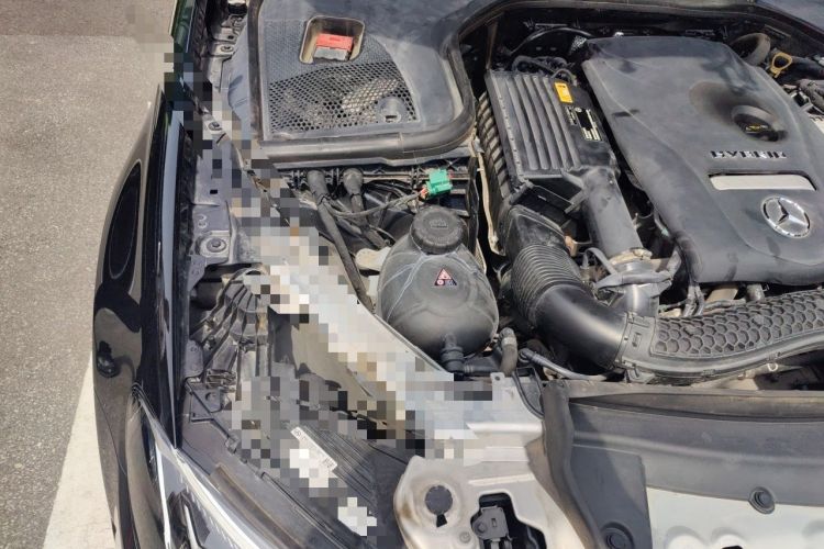 Used Mercedes-Benz E-Class New Energy 2022 Second Facelift E 350 e L Plug-in Hybrid Sports Sedan Engine Bay Right