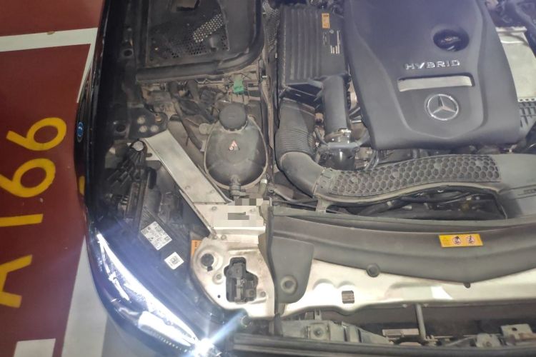 Used Mercedes-Benz E-Class New Energy 2022 E 350 e L Plug-in Hybrid Sedan Engine Bay Right