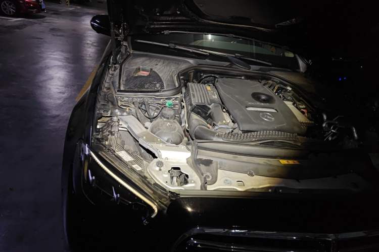 Used Mercedes-Benz E-Class New Energy 2022 Second Facelift E 350 e L Plug-in Hybrid Sedan Engine Bay Right