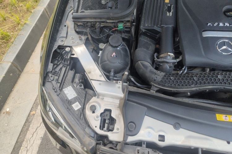 Used Mercedes-Benz E-Class New Energy 2022 Second Facelift E 350 e L Plug-in Hybrid Sports Sedan Engine Bay Right