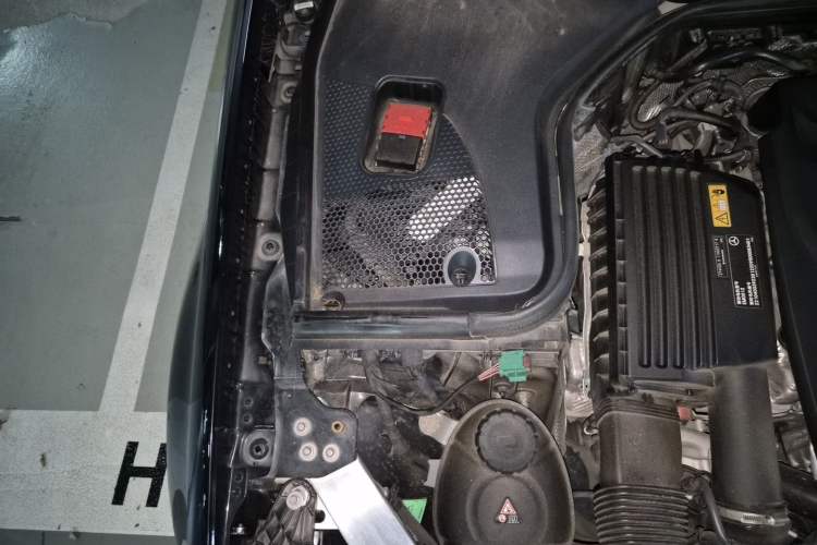 Used Mercedes-Benz E-Class New Energy 2022 Restyled E 350 e L Plug-in Hybrid Sedan Engine Bay Right