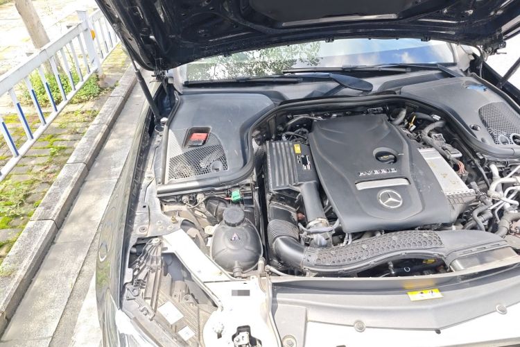 Used Mercedes-Benz E-Class New Energy 2022 Second Facelift E 350 e L Plug-in Hybrid Sports Sedan Engine Bay Right