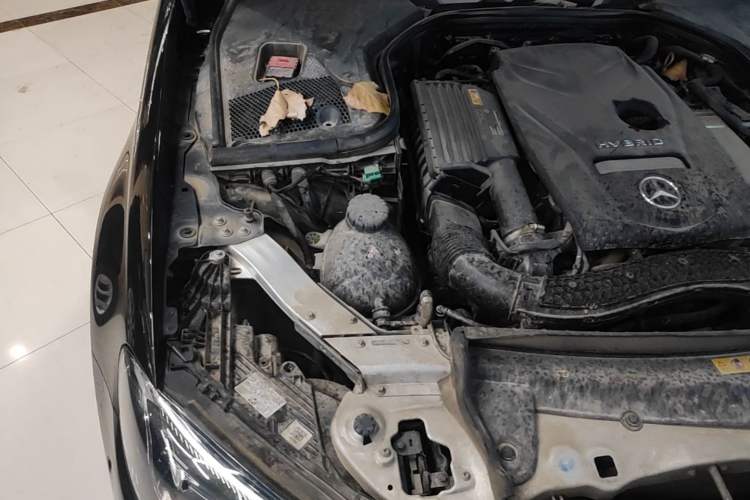 Used Mercedes-Benz E-Class New Energy 2022 Second Facelift E 350 e L Plug-in Hybrid Sports Sedan Engine Bay Right