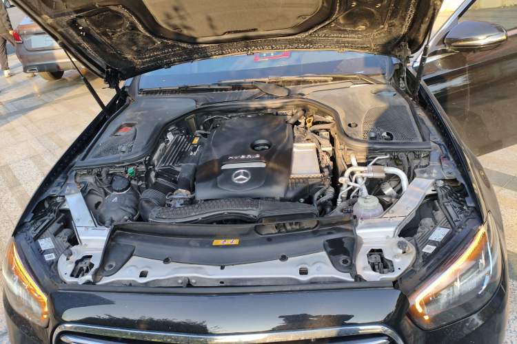 Used Mercedes-Benz E-Class New Energy 2022 Restyled E 350 e L Plug-in Hybrid Sedan Engine Bay