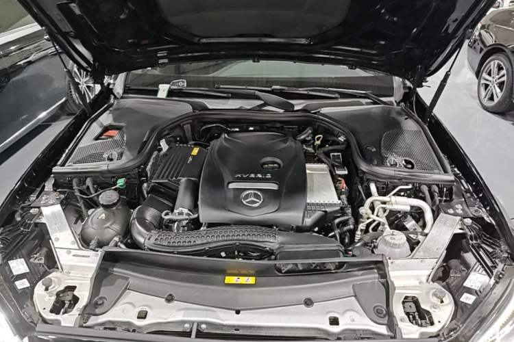Used Mercedes-Benz E-Class New Energy 2022 Restyled E 350 e L Plug-in Hybrid Sports Sedan Engine Bay