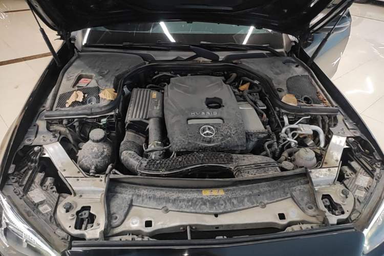 Used Mercedes-Benz E-Class New Energy 2022 Second Facelift E 350 e L Plug-in Hybrid Sports Sedan Engine Bay
