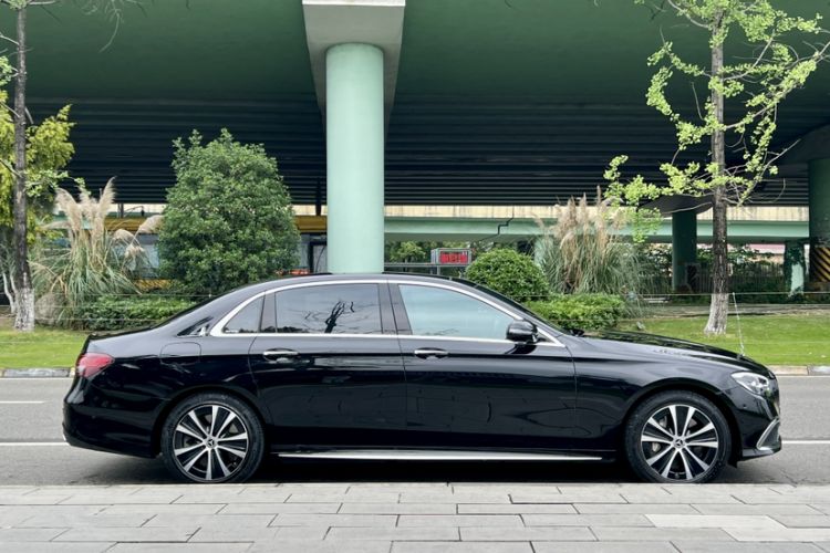 Used Mercedes-Benz E-Class New Energy 2022 Second Facelift E 350 e L Plug-in Hybrid Sedan Exterior 1