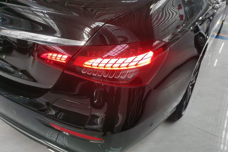Used Mercedes-Benz E-Class New Energy 2022 Second Facelift E 350 e L Plug-in Hybrid Sedan Exterior 2