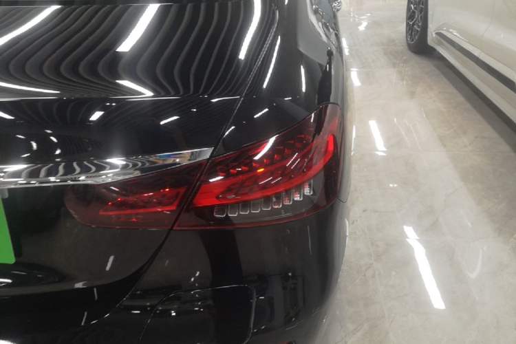 Used Mercedes-Benz E-Class New Energy 2022 Second Facelift E 350 e L Plug-in Hybrid Sedan Exterior 3