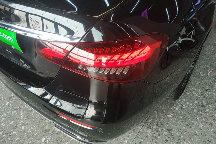 Used Mercedes-Benz E-Class New Energy 2022 Second Facelift E 350 e L Plug-in Hybrid Sedan Exterior 3