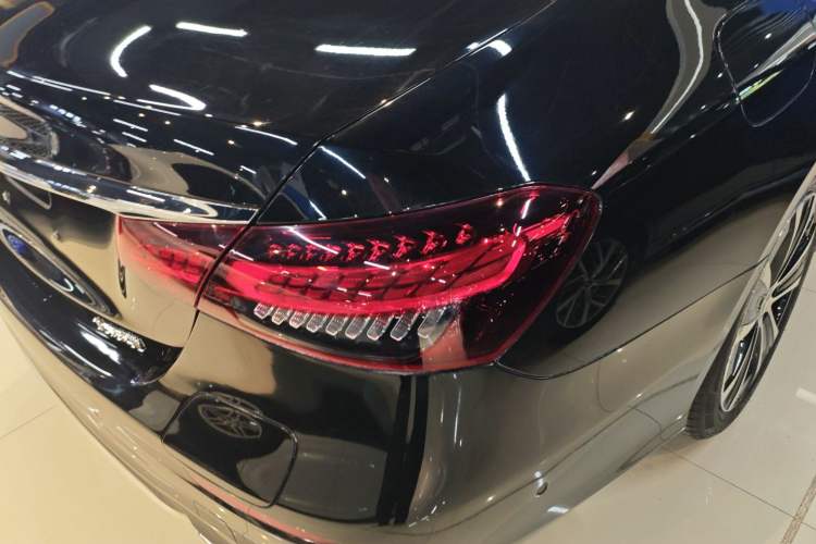 Used Mercedes-Benz E-Class New Energy 2022 Second Facelift E 350 e L Plug-in Hybrid Sports Sedan Exterior 3
