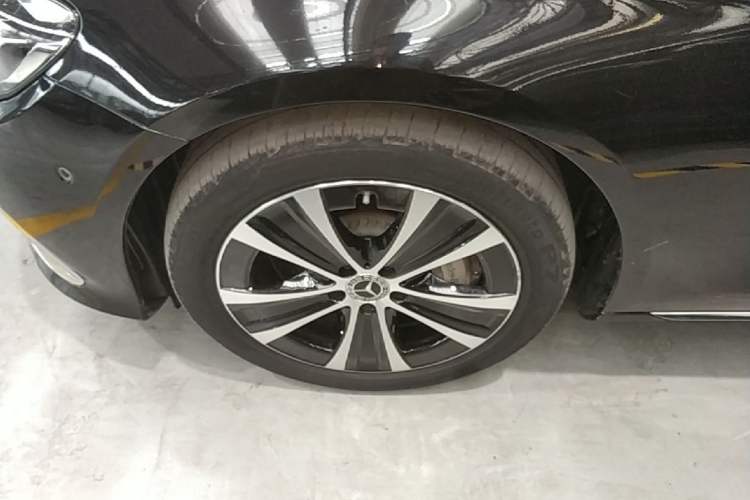 Used Mercedes-Benz E-Class New Energy 2022 Restyled E 350 e L Plug-in Hybrid Sedan Exterior 4