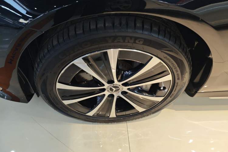 Used Mercedes-Benz E-Class New Energy 2022 Second Facelift E 350 e L Plug-in Hybrid Sports Sedan Exterior 4
